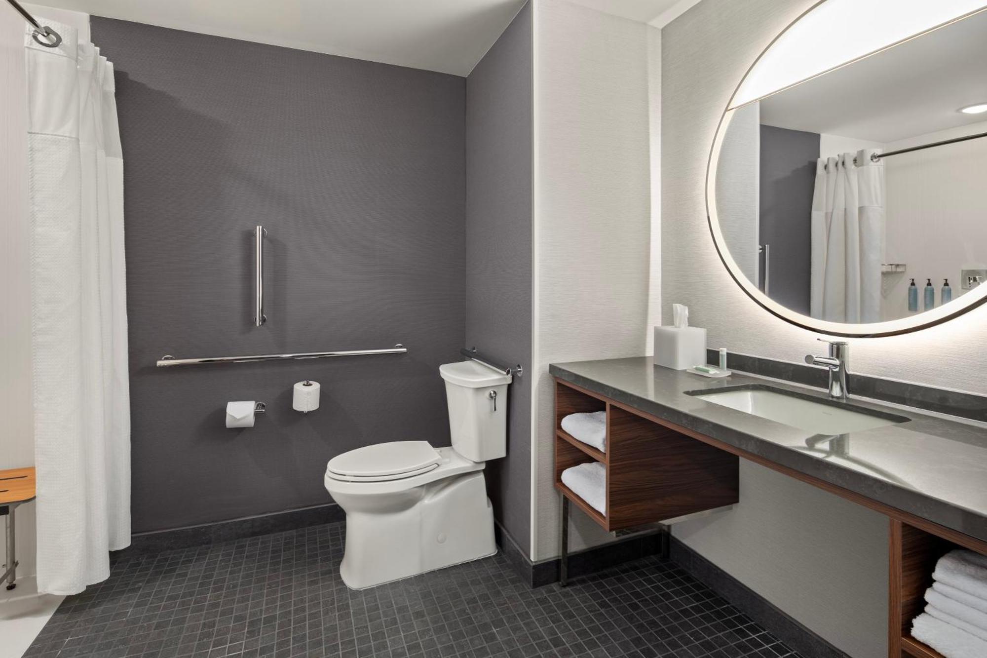 Courtyard By Marriott Бетендорф Екстериор снимка