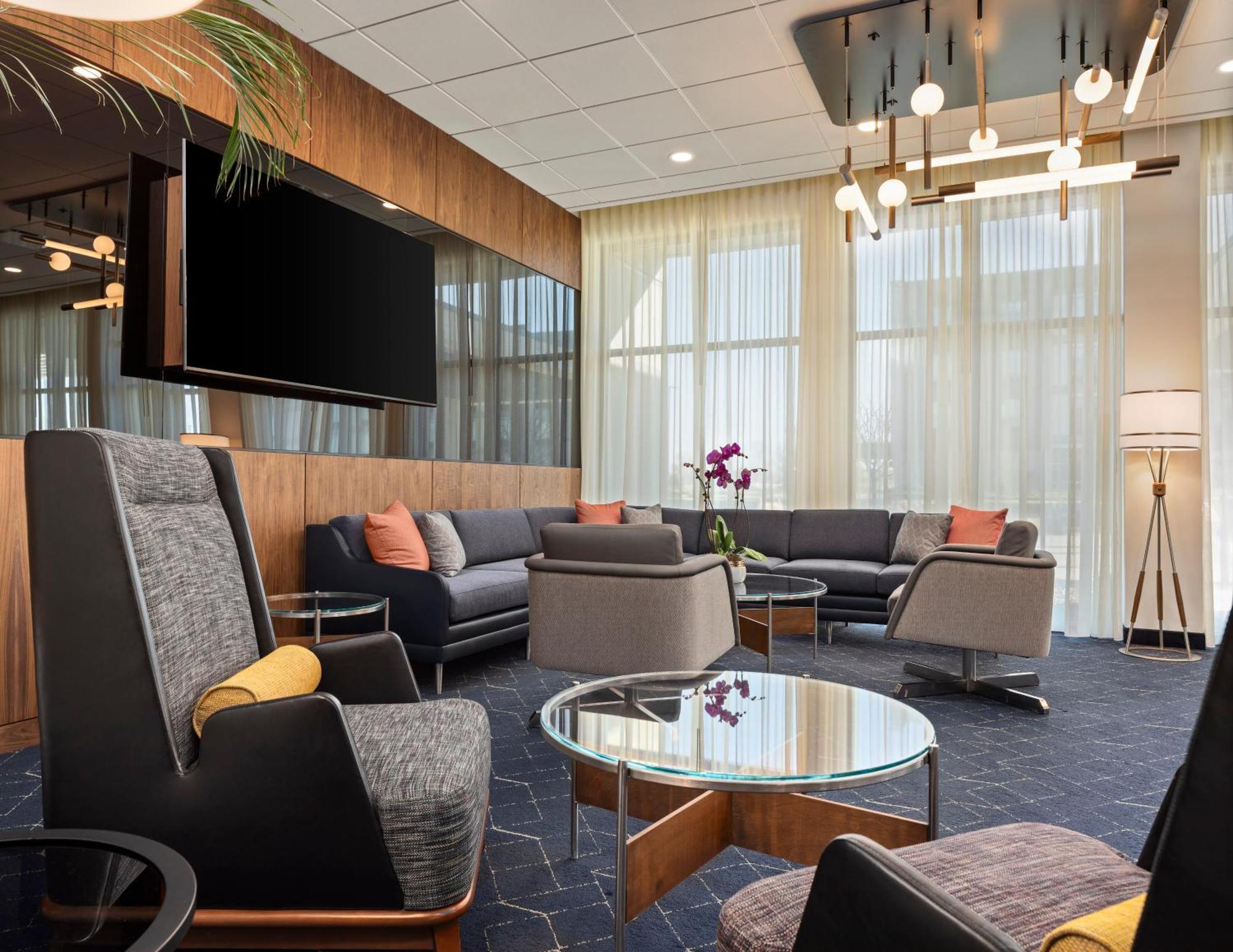 Courtyard By Marriott Бетендорф Екстериор снимка
