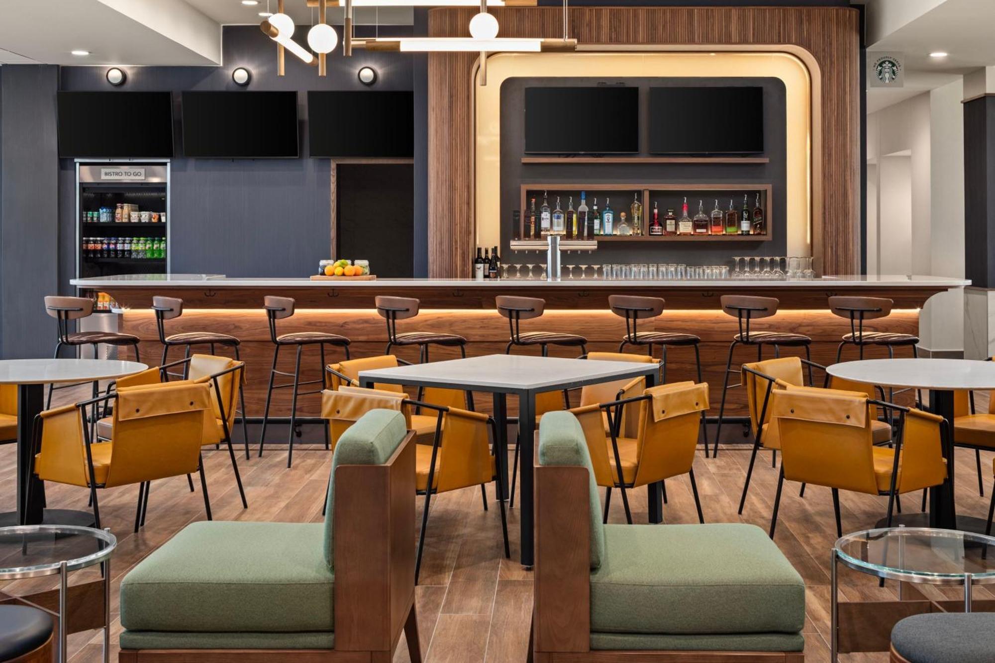 Courtyard By Marriott Бетендорф Екстериор снимка