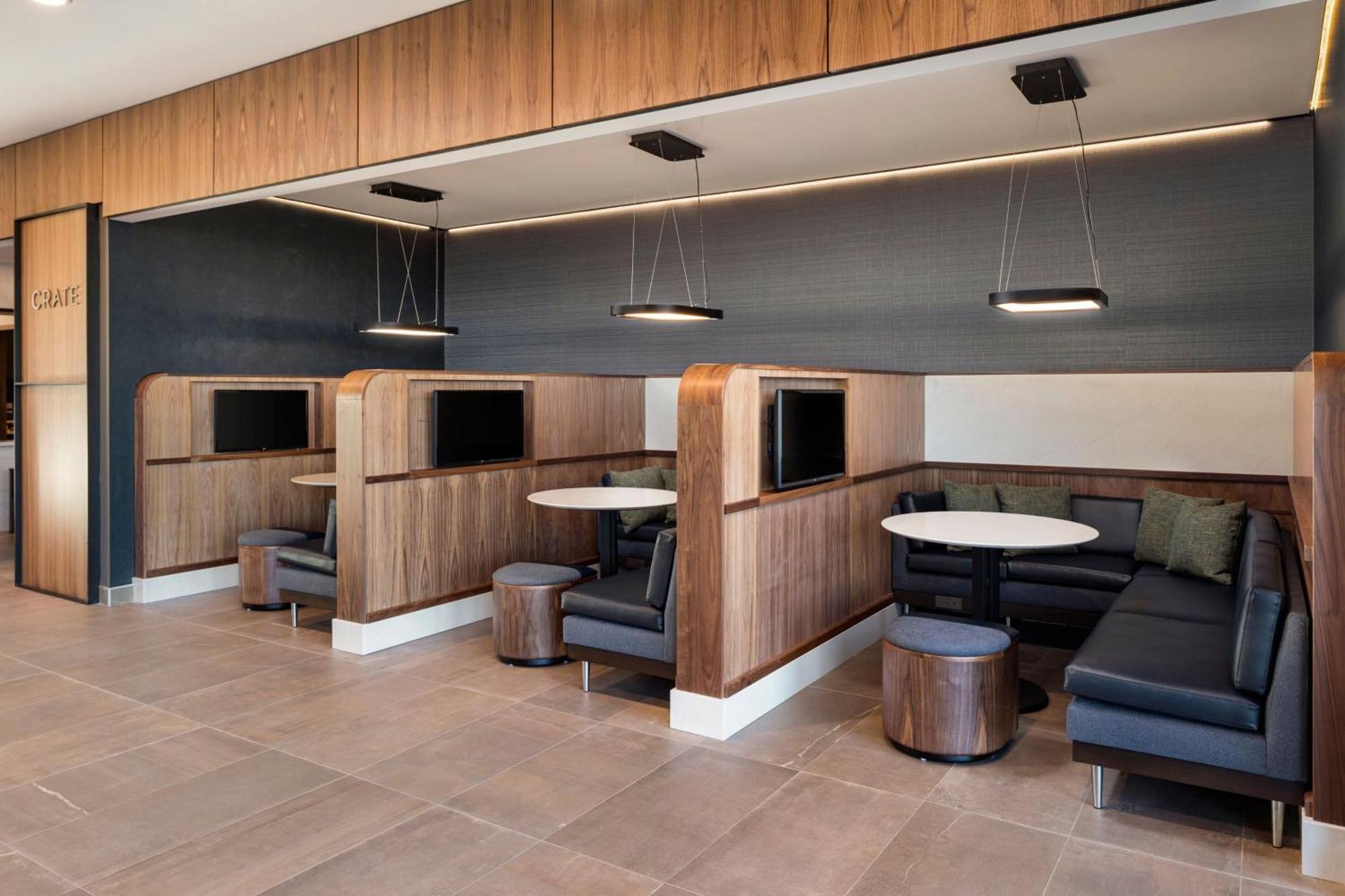 Courtyard By Marriott Бетендорф Екстериор снимка